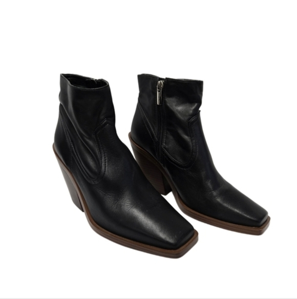 Vince Camuto Shoes - Vince Camuto Amtinda Bootie